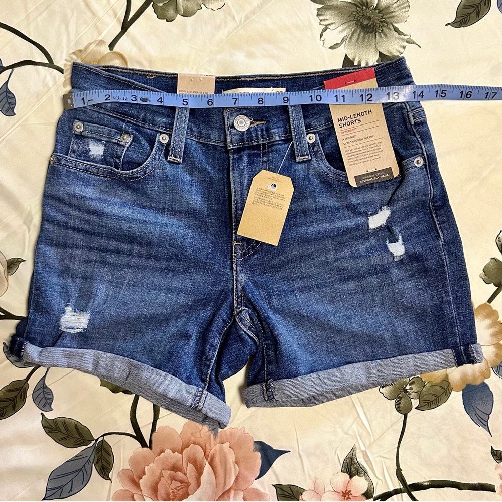 Levi’s mid-length denim shorts size 25 NWT